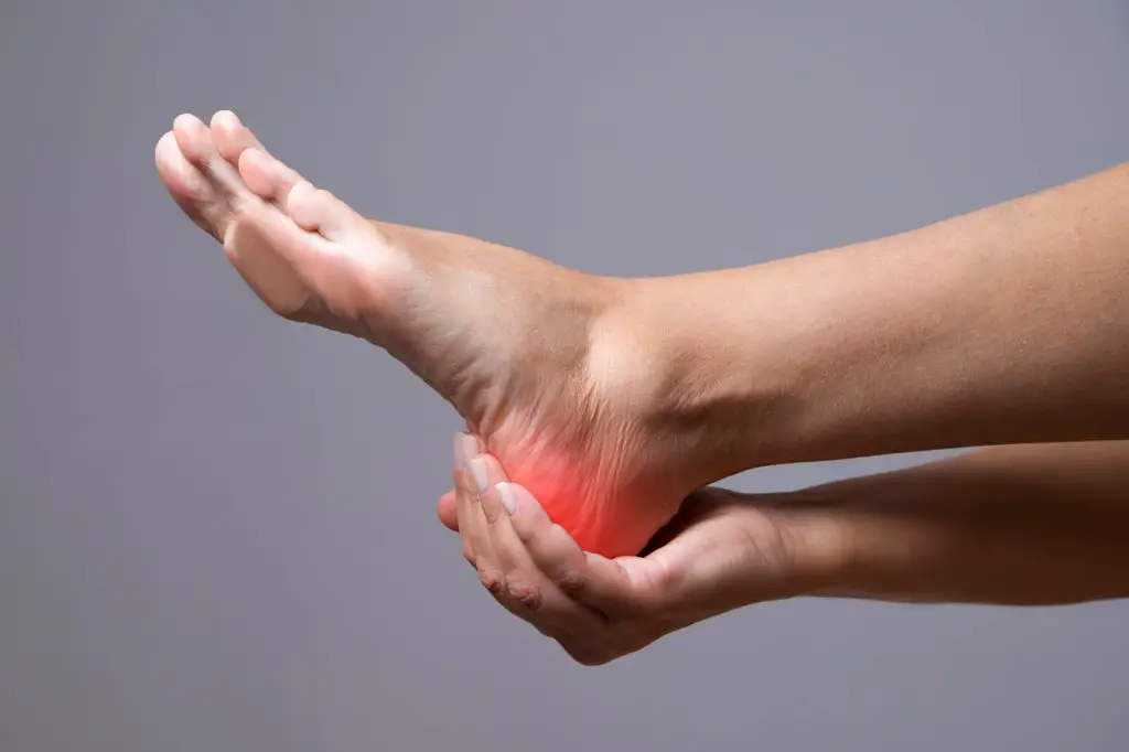 Photo of Cómo los corredores pueden prevenir el dolor en la parte superior del pie