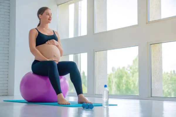 Photo of Cómo mantenerse a salvo mientras se hace yoga y se está embarazada