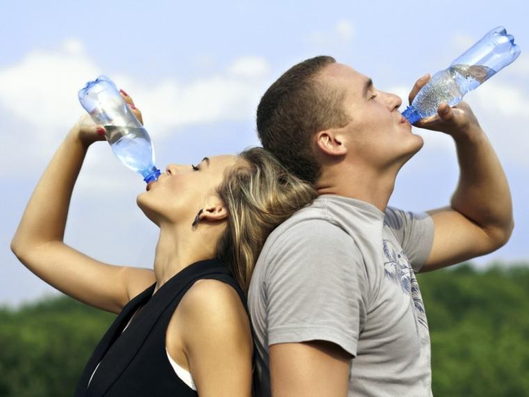 Photo of ¿Es posible para los corredores de beber demasiada agua?