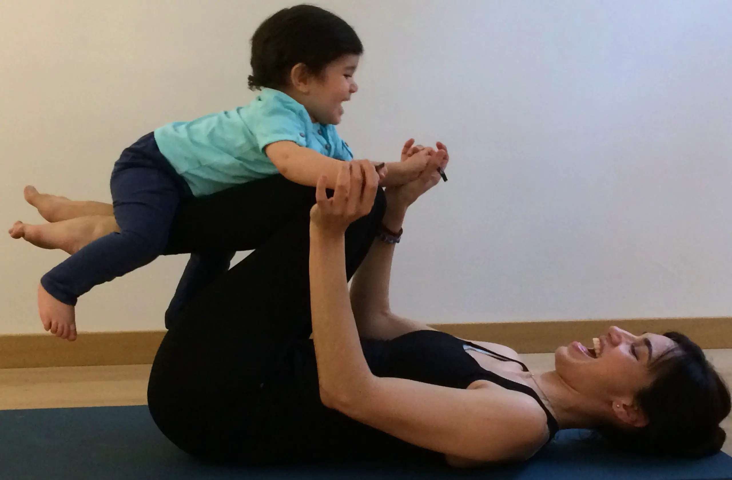 Photo of Qué esperar de las clases de yoga para madres y bebés
