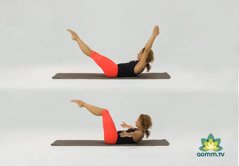 Photo of Cómo hacer el ejercicio de estiramiento de doble pierna de Pilates Mat