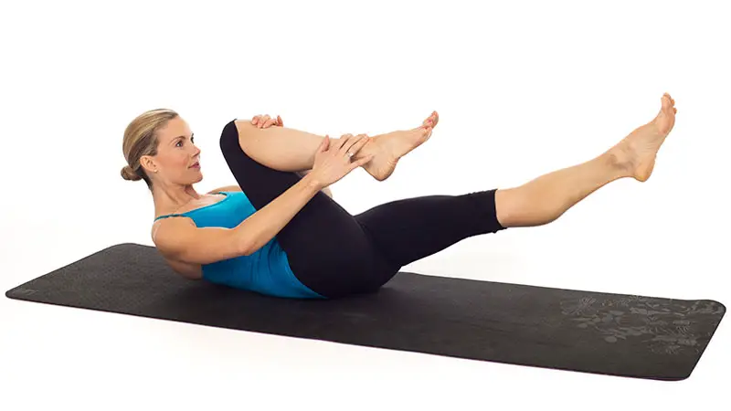 Photo of Cómo hacer el ejercicio de Pilates Mat de una sola pierna