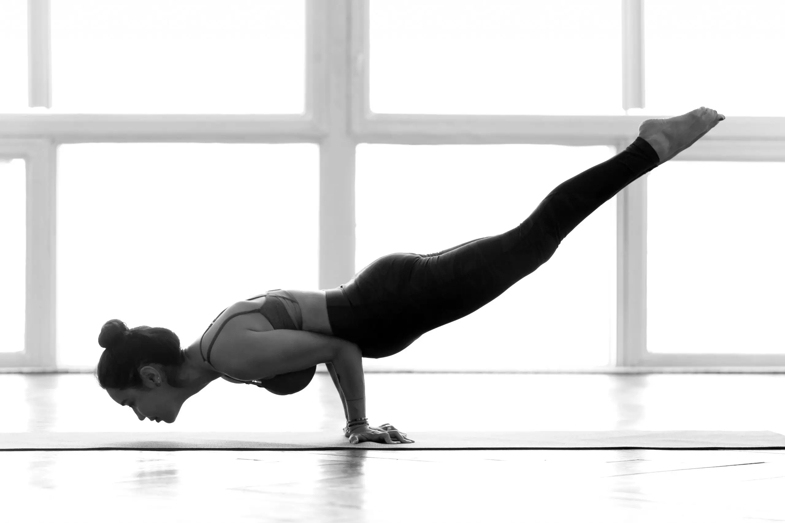 Photo of Cómo hacer la postura del pavo real (Mayurasana) en el Yoga