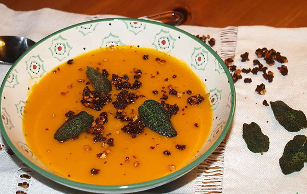 Photo of Sopa de calabaza de canela asada y salvia.