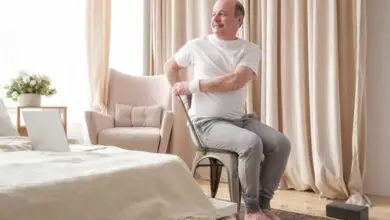 Photo of Yoga con silla para personas mayores: ejercicios y beneficios